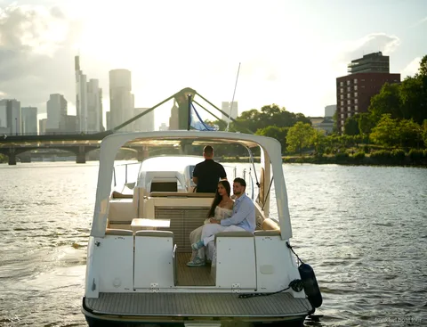 Prosecco welcome drink served on the romantic private boat cruise in Frankfurt
