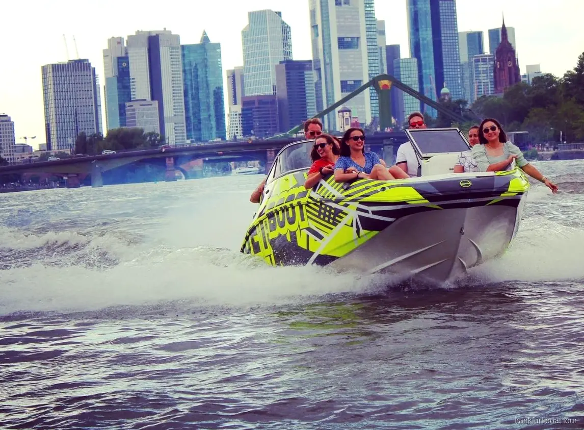 Frankfurt speedboat tour racing past the skyline at high speed